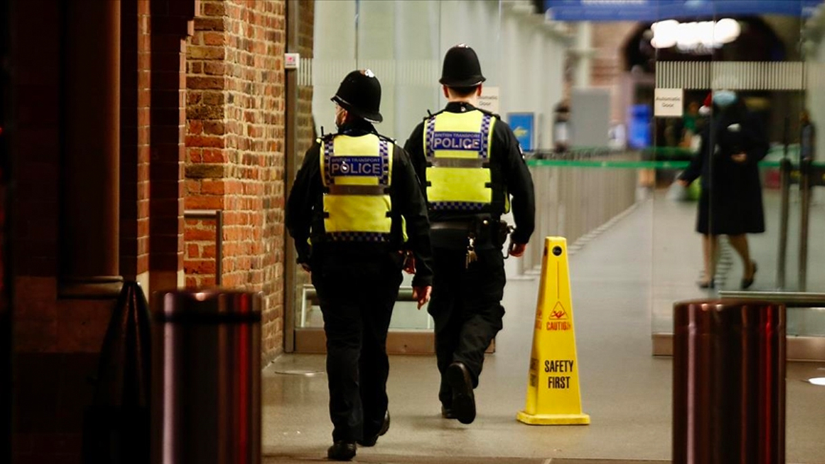 �ngiltere'de yeni karantina ilan edildi!