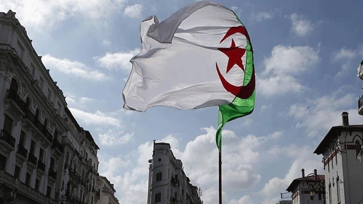Cezayir ile Fransa arasnda tansiyon ykseldi! Gemiin dosyas kapanmadan yeni tartma balad 