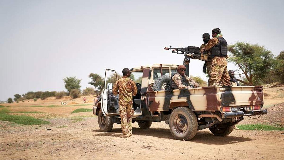 Mali'de hava saldrsnda en az 100 sivilin lm olabilecei akland