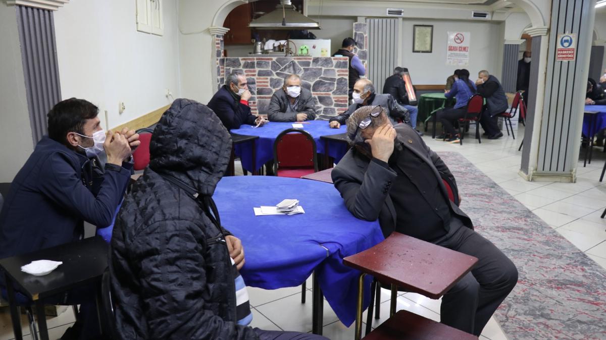Polisin baskn yapt lokalde kumar oynayan 27 kiiye toplam 85 bin 50 lira ceza
