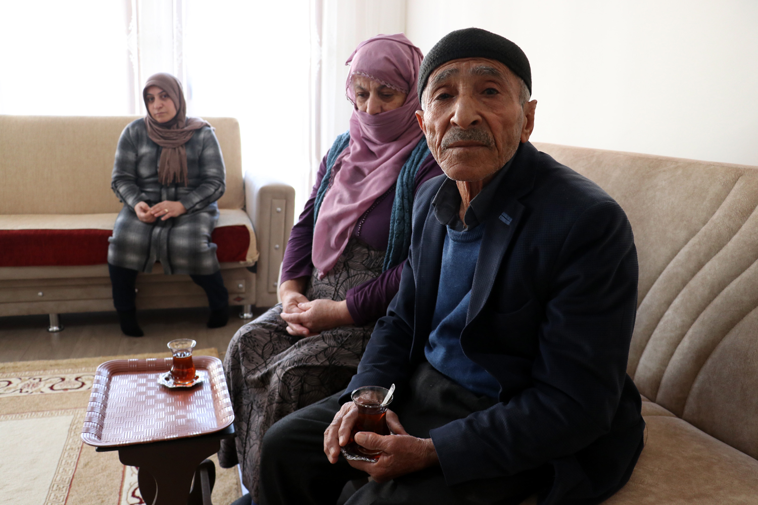 Devlet seferber oldu, Elaz��l� vatanda�lar�n yaralar� sar�l�yor