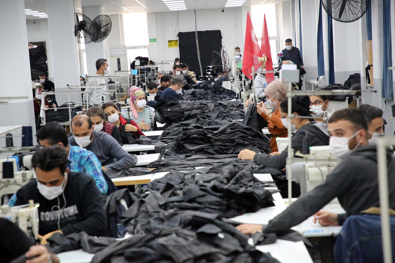 Sosyal Koruma Kalkan� �er�evesinde verilen 'K�sa �al��ma �dene�i' haz�r giyimcileri rahatlatt�
