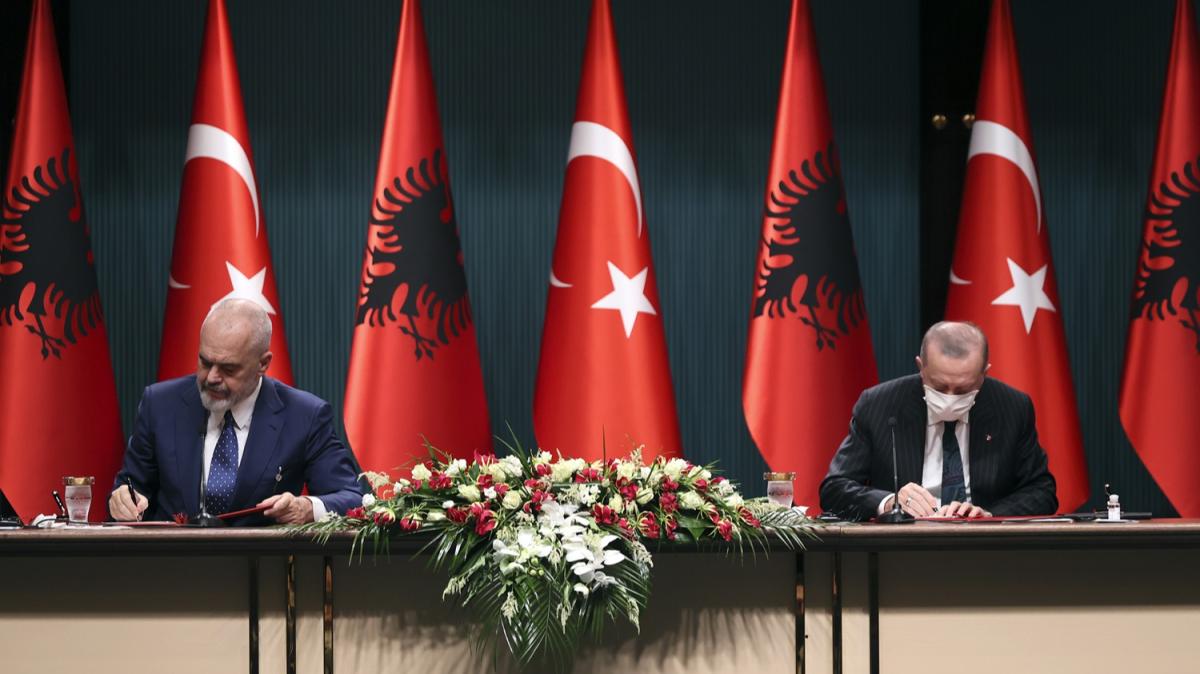 Trkiye ve Arnavutluk arasnda imzalar atld