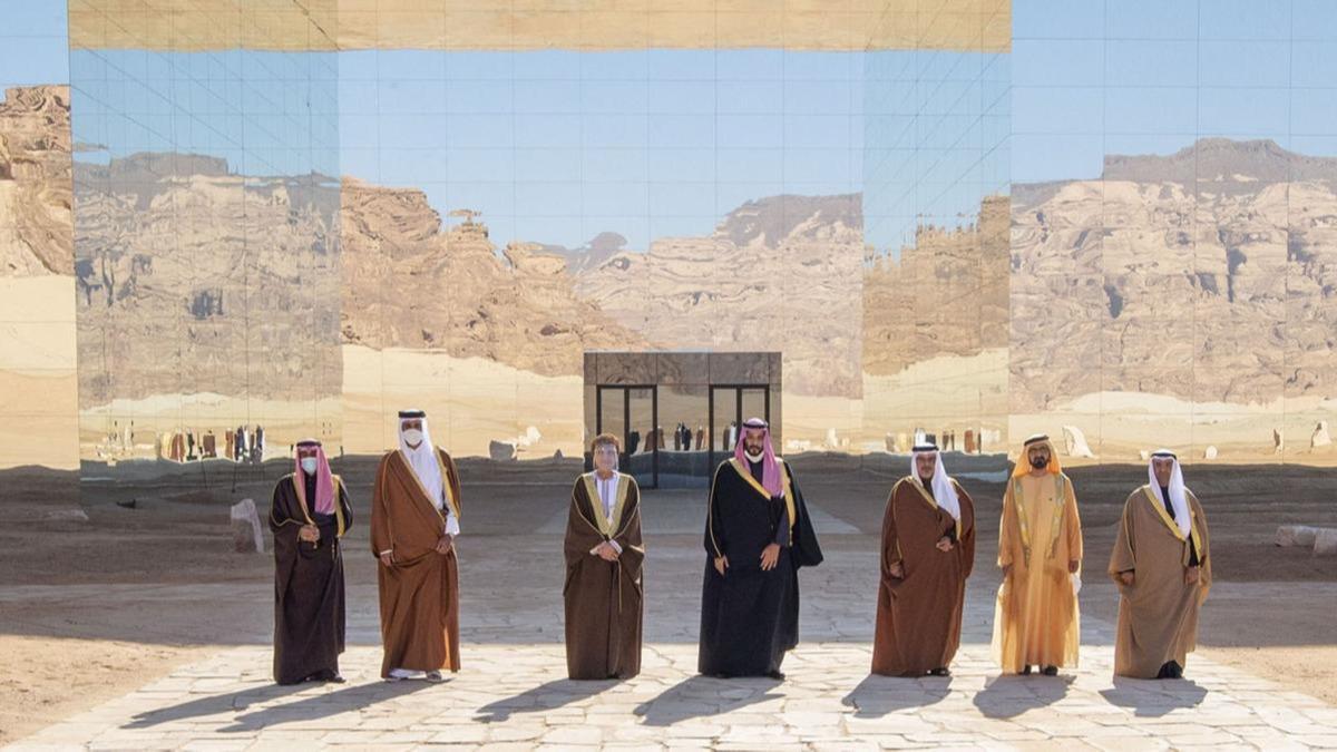 Krfez krizi sona ermesinin ardndan BAE Katar'a olan tm snrlarn ayor