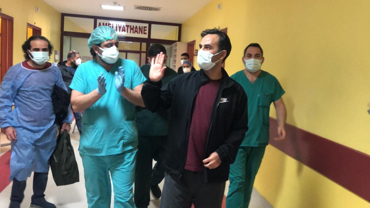 Koronavirs atlatan doktor Akelma: Bu akas olmayan bir i