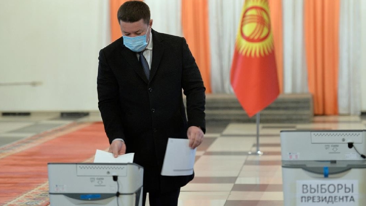 K�rg�zistan se�imlerinde kat�l�m oran� y�zde 33,13 oldu