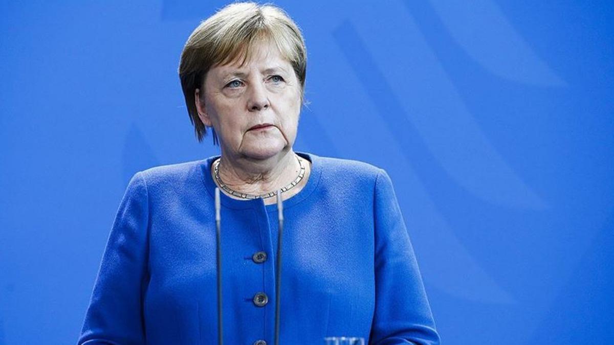 Merkel'den, Trump'n Twitter hesabnn askya alnmas hakknda aklama 