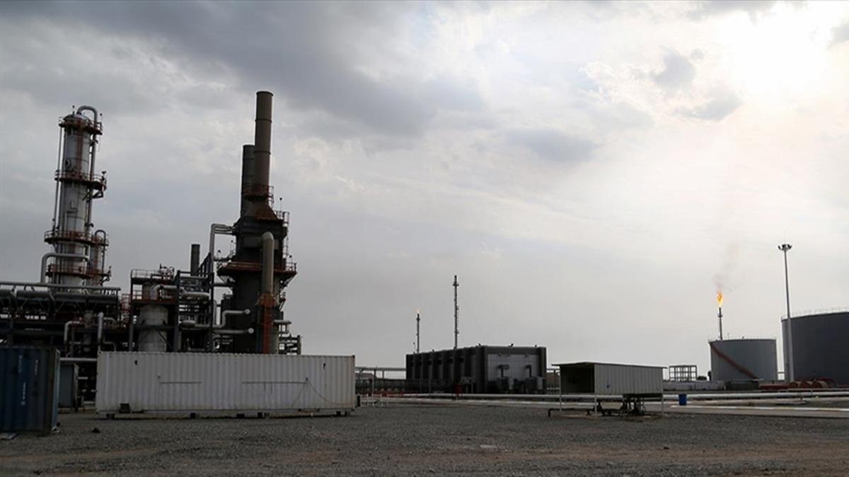 7 yl sonra bir ilk! Irak'n en byk petrol rafinerisi retime balad