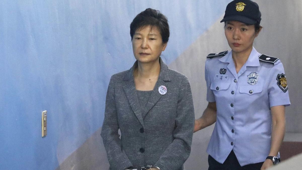 Gney Kore eski devlet bakanna 22 yl hapis 