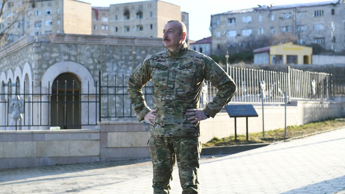 Aliyev'in ua gezisinde dikkat eken Bakan Erdoan detay