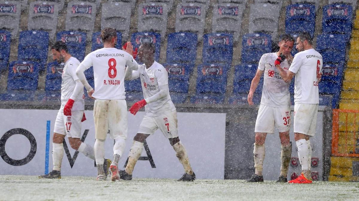 Sivasspor'un gol ykn Hakan Arslan ekiyor