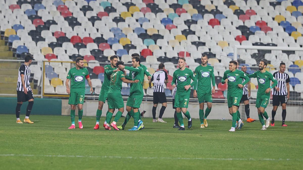 Akhisarspor'dan ayrlan bota kalmyor!