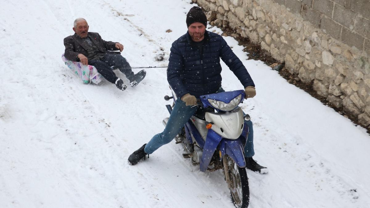 Mehmet dede 'motosikletli kzak'la karn tadn kard