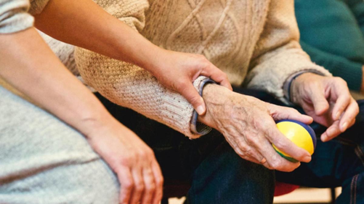 Uzmanlar uyard: nsanlarla iletiim azaldka Alzheimer sreci hzlanyor