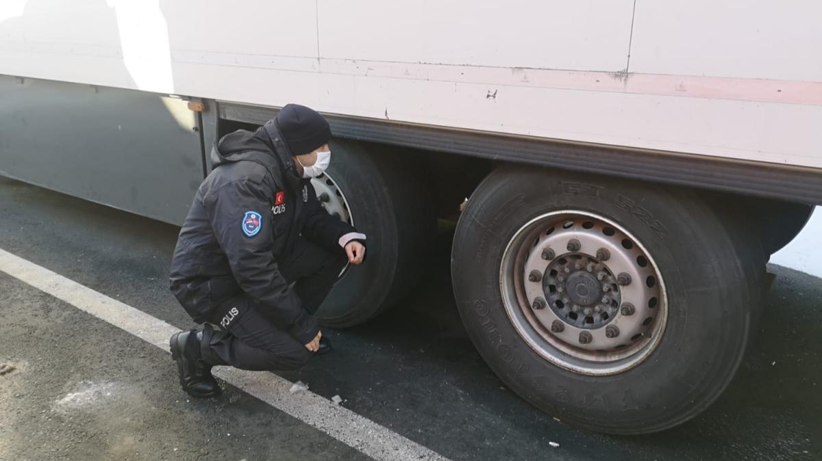 Srbistan'da grev yapan Trk polisinin dikkati gmenleri kurtard
