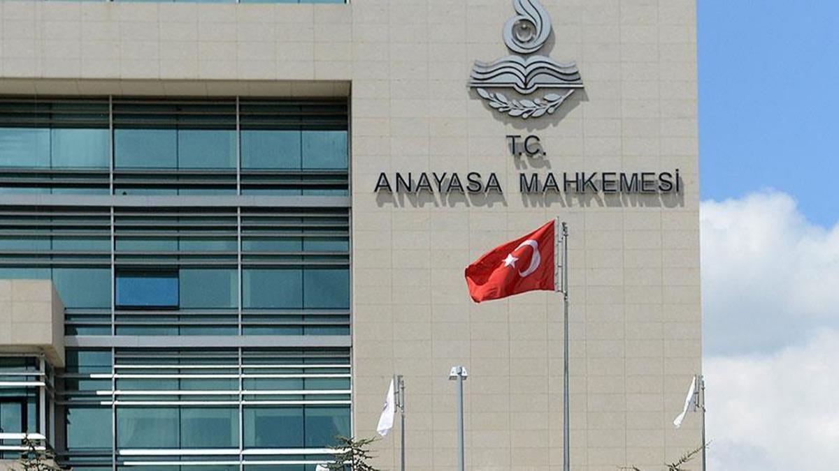 AYM'den Enis Berberolu karar