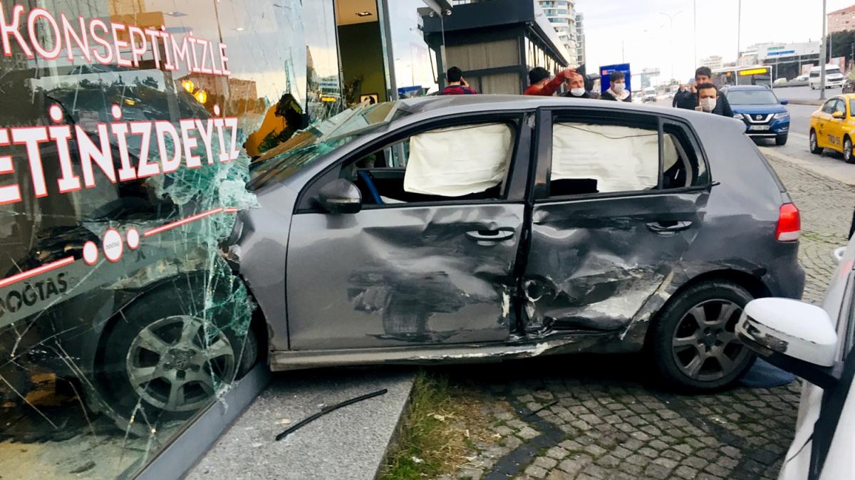 Beylikdz'nde feci kaza: 4 yaral