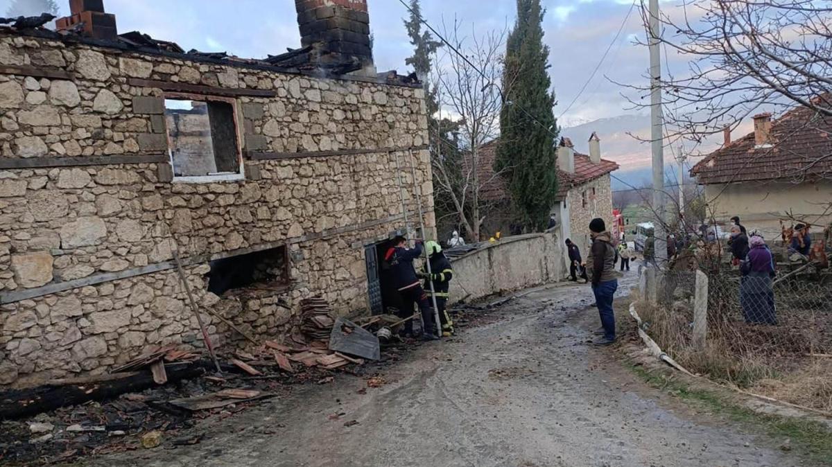 Evde kan yangnda yal kadn hayatn kaybetti