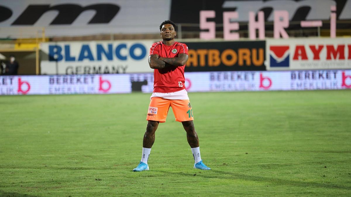 Son dakika transfer haberleri! Medipol Baakehir, Junior Fernandes'i transfer ediyor