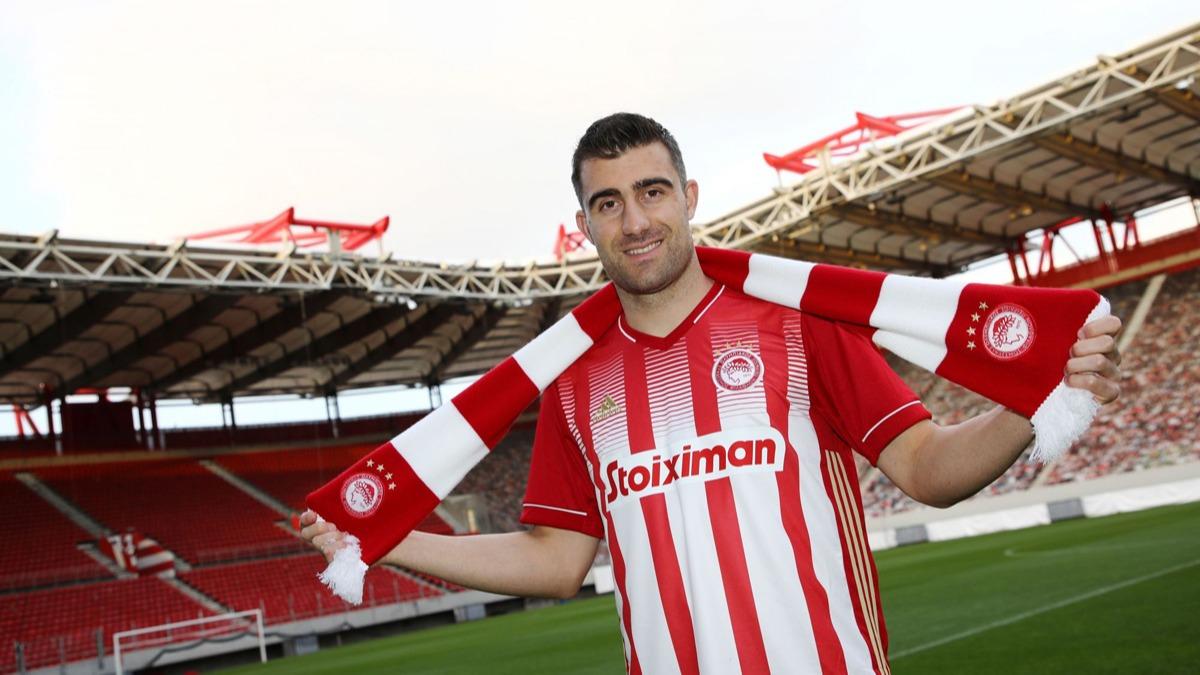 Sokratis'in yeni adresi Olympiakos oldu