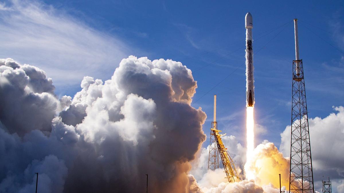 SpaceX'ten byk baar! Tam 143 uydu birden frlatt