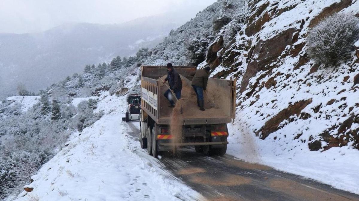 Aydn'da kar ya yollar kapatt