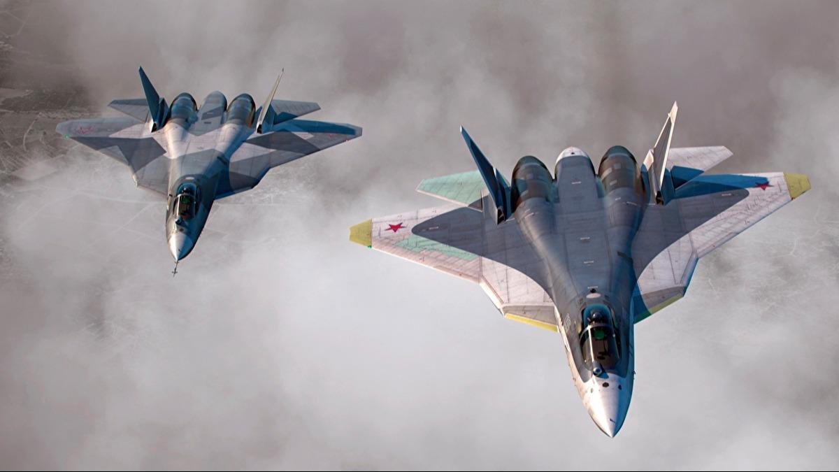 Rusya'nn 5'inci nesil sava ua 'Su-57' hangardan kt