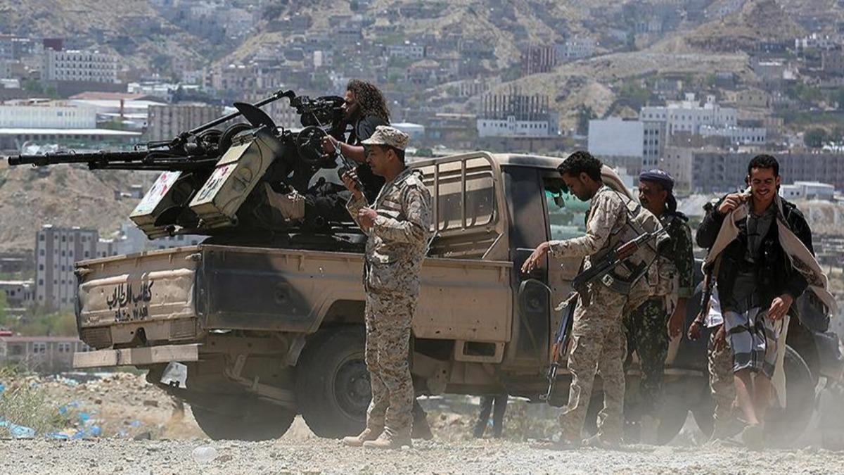 Yemen ordusu: Hudeyde'de Husi komutan ve beraberindekiler ldrld 