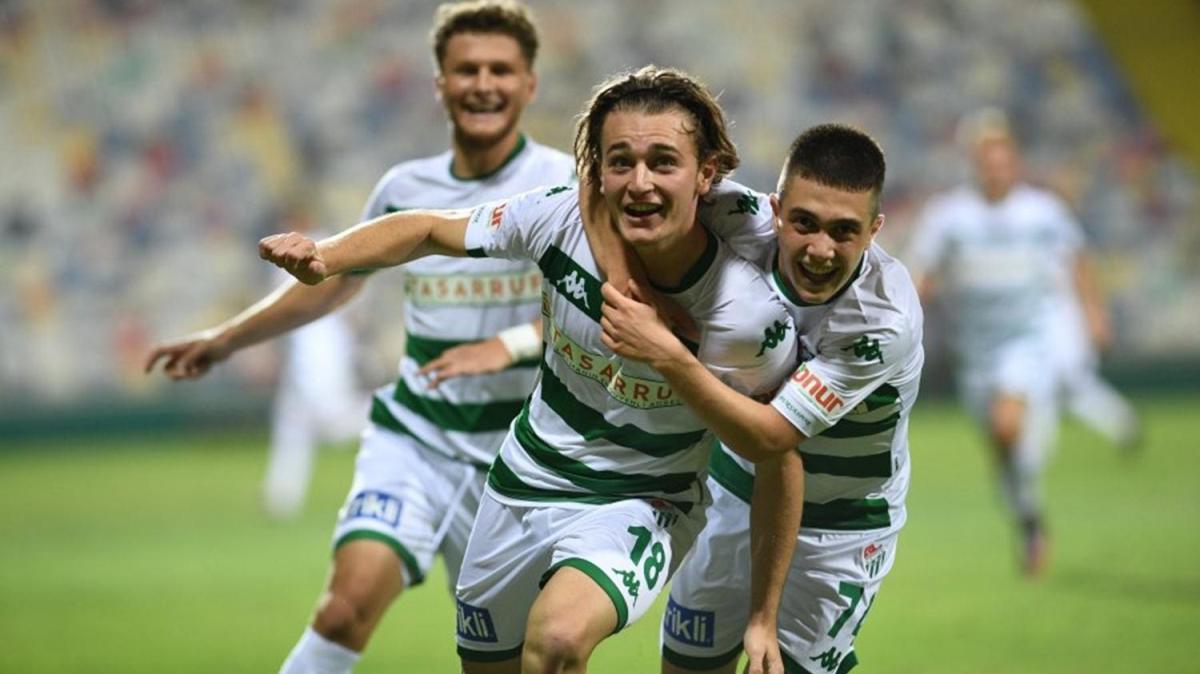 Eintracht Frankfurt'a imza atan Ali Akman'dan ilk aklama