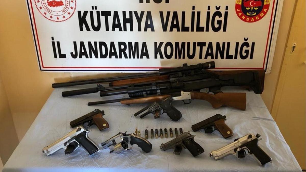Kurusk tabancalar silaha eviren zanl gzaltna alnd