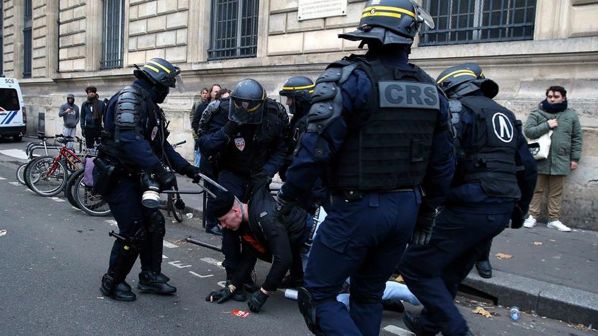 Fransa'da polise soruturma