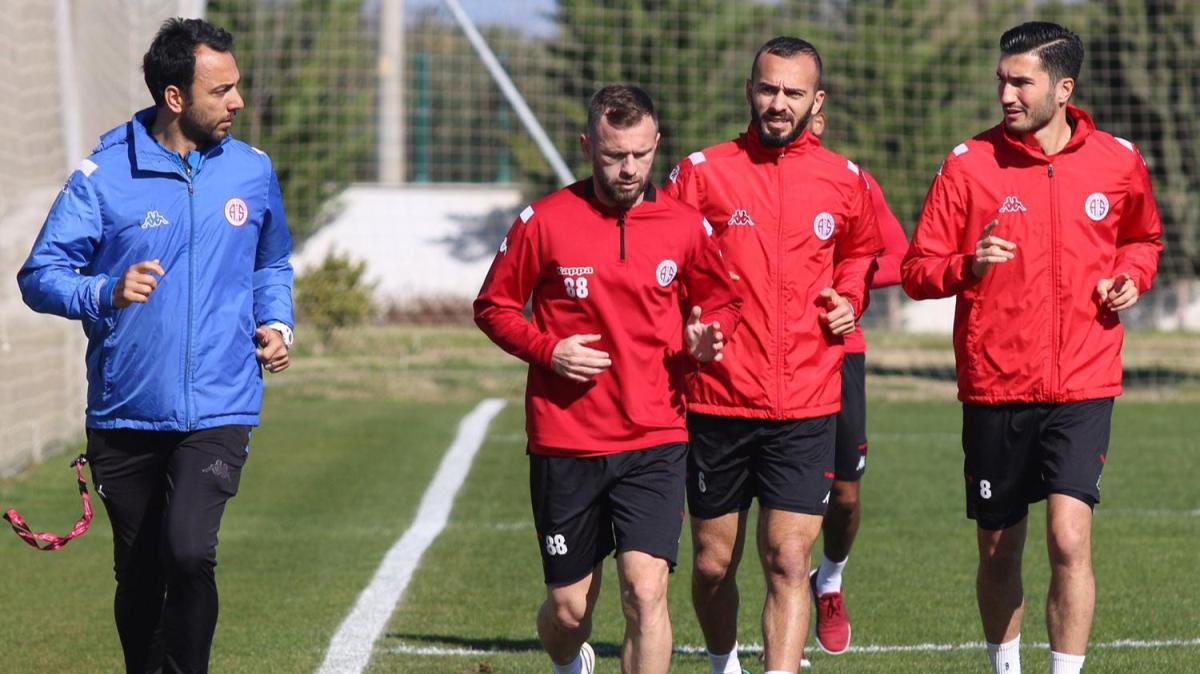 Antalyaspor, Denizlispor mana 5 eksikle kacak