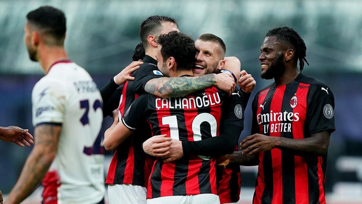 Hakan alhanolu'dan mthi geri dn! Milan...