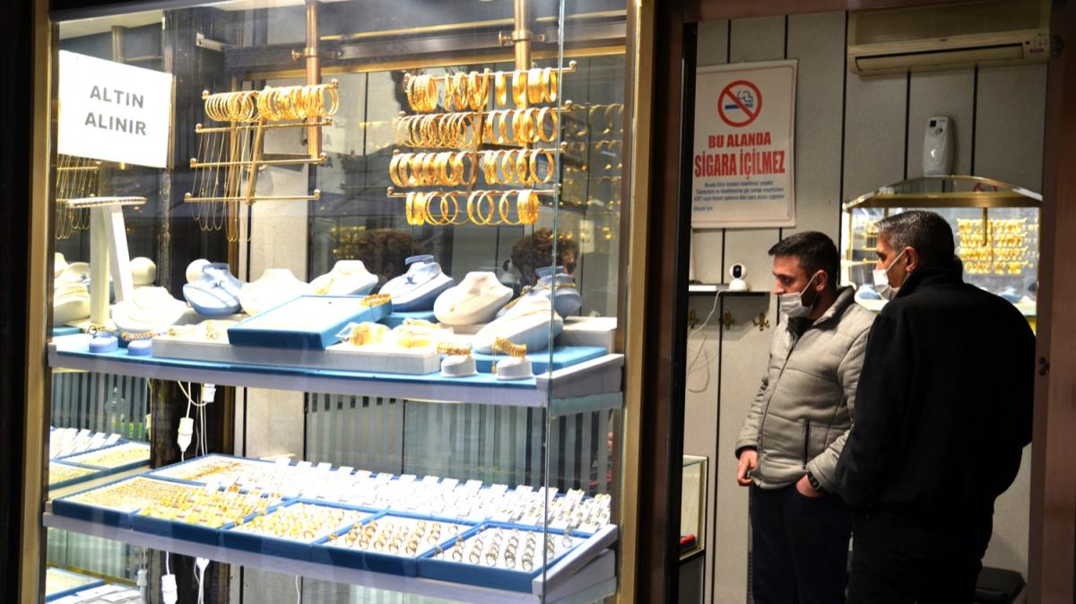 Kuyumcu silahlı soyguncuyu 'demo' bileziklerle kandırdı: Hiçbir zararım yok