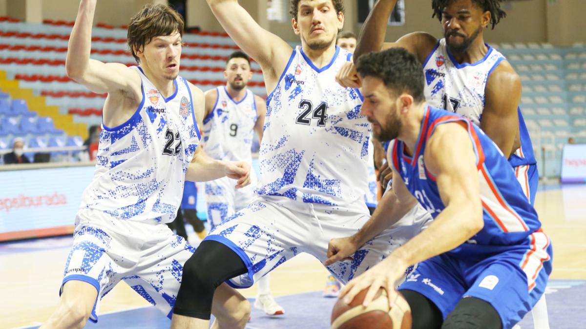 Anadolu Efes, Bykekmece Basketbol mandan galibiyetle ayrld