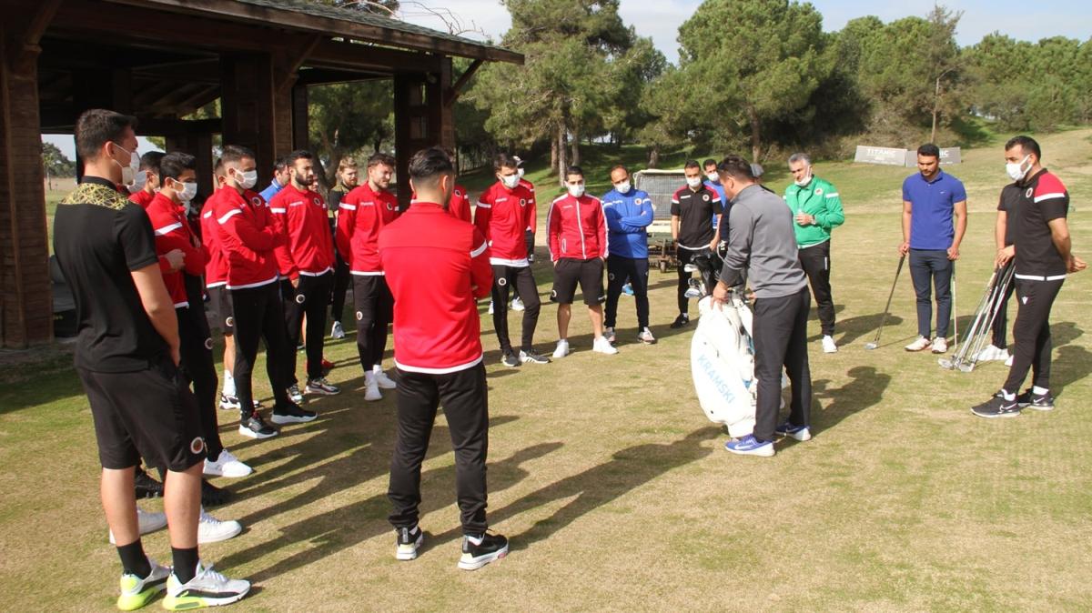 Genlerbirliili futbolcularn golf keyfi