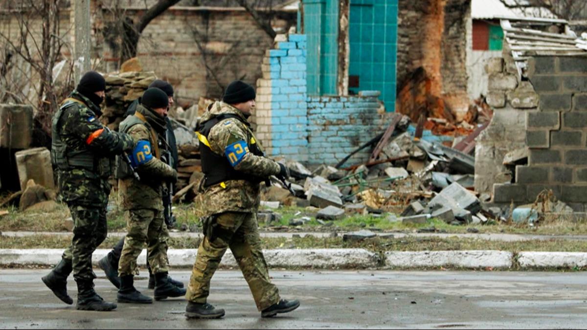 Ukraynal askerlere bombal saldr: 3 l