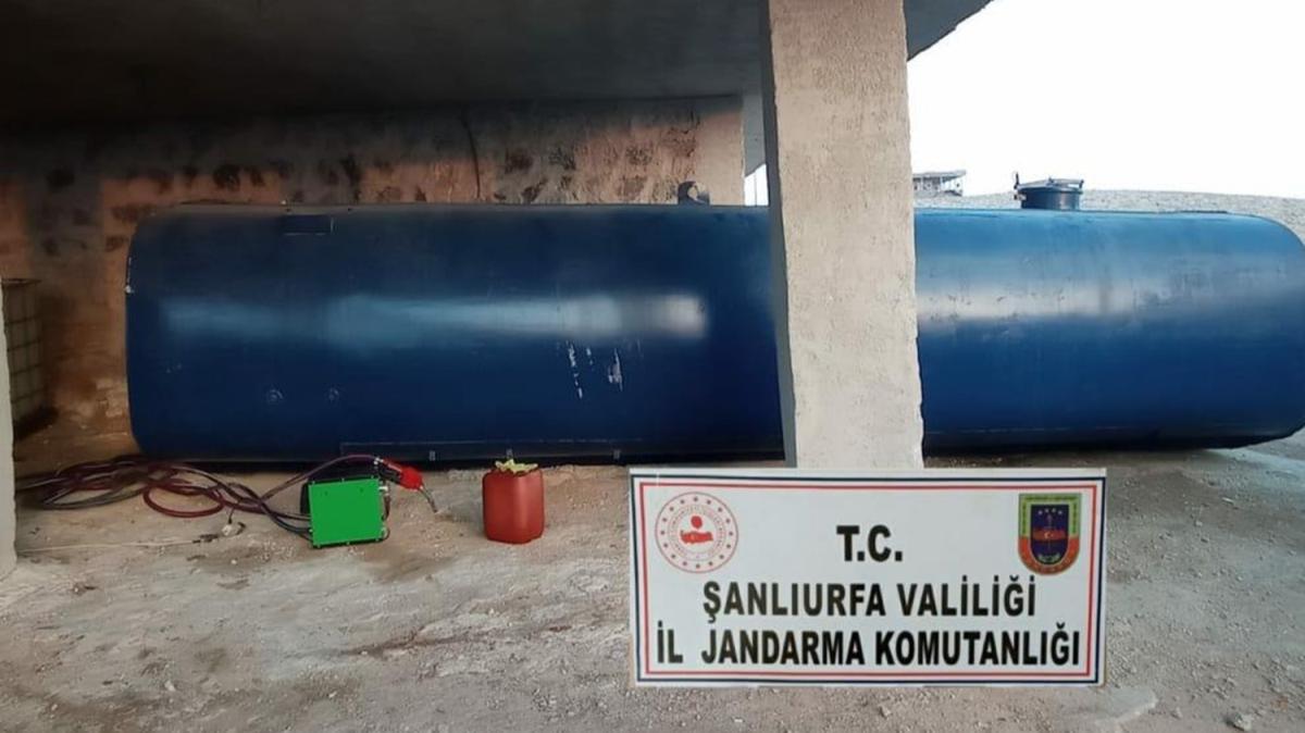 anlurfa'da jandarma ekiplerince dzenlenen basknda 12 bin 800 litre kaak akaryakt yakaland