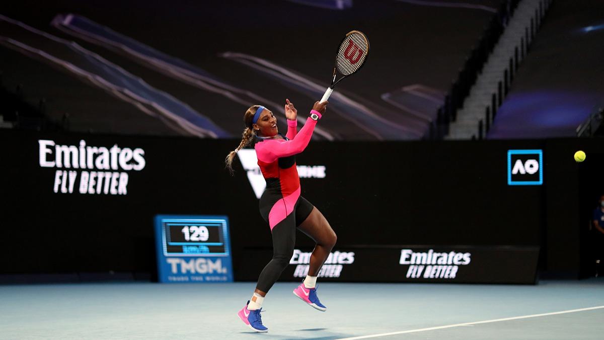 Serena Williams, Simona Halep'i eledi