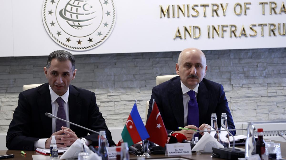 Bakan Karaismailolu, Azerbaycan Ulatrma, Haberleme ve Yksek Teknolojiler Bakan Nabiyev ile grt 