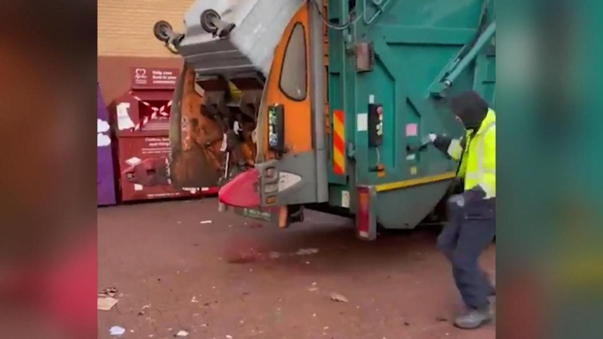 Sosyal medyada viral oldu: skoya'da iki temizlik grevlisinin fare ile imtihan