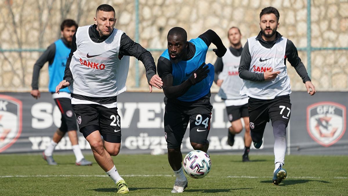 Gaziantep FK'da Olkowski ve  Mustafa Burak'tan iyi haber