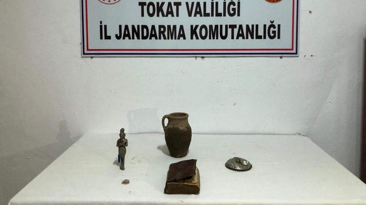 Jandarma ekiplerince el yazmas Kuran ve tarihi eserler yakaland