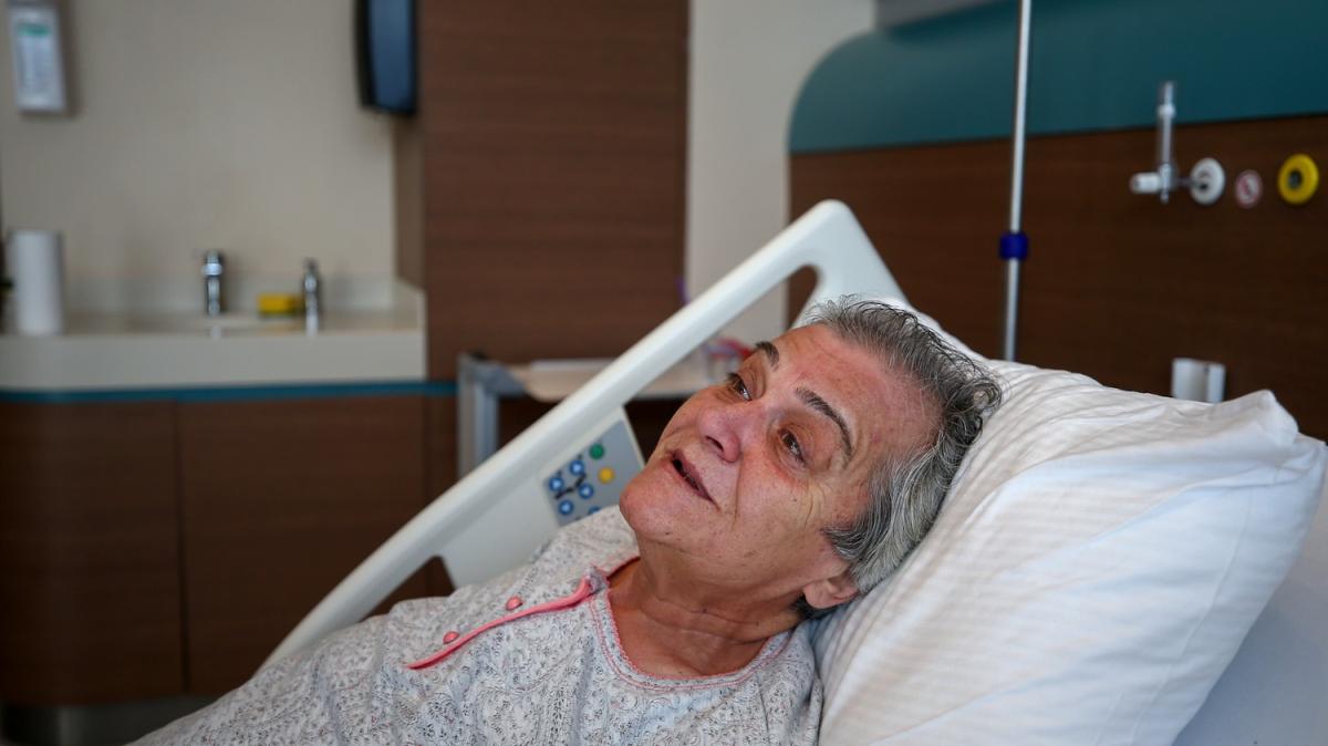 Yaknlar kilo aldn dnd, 65 yandaki kadnn karnndan kan oke etti