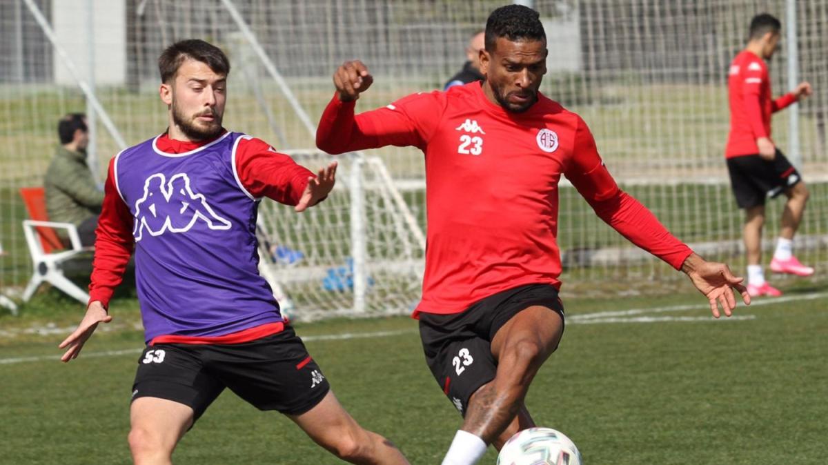 Antalyaspor, 6 yldr yenemedii Baakehir'i malup etmek istiyor 