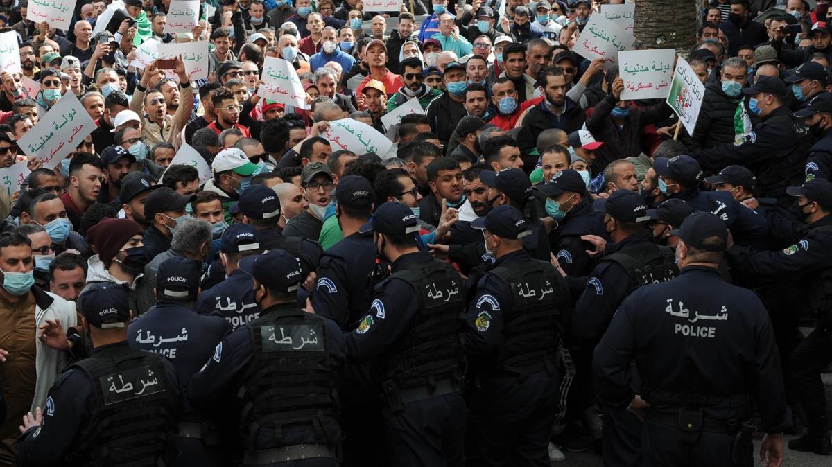 Cezayir'de ''Hirak'' protestolarnn 2. yl