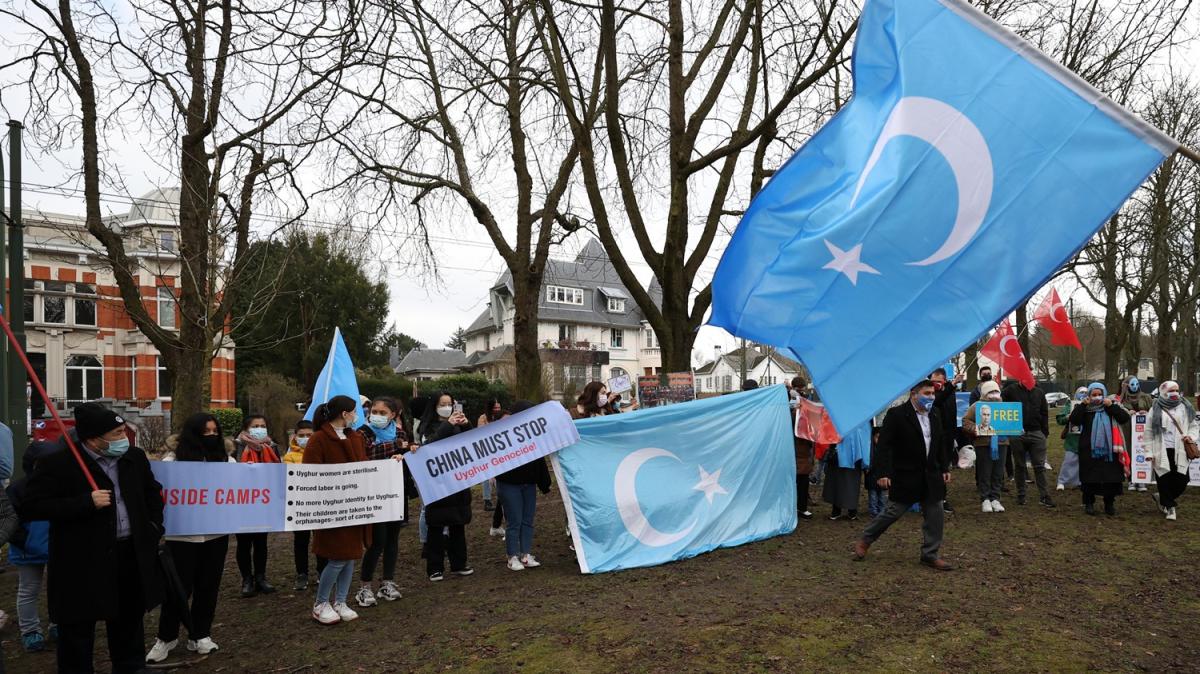 Brksel'de Uygurlar in'i protesto etti