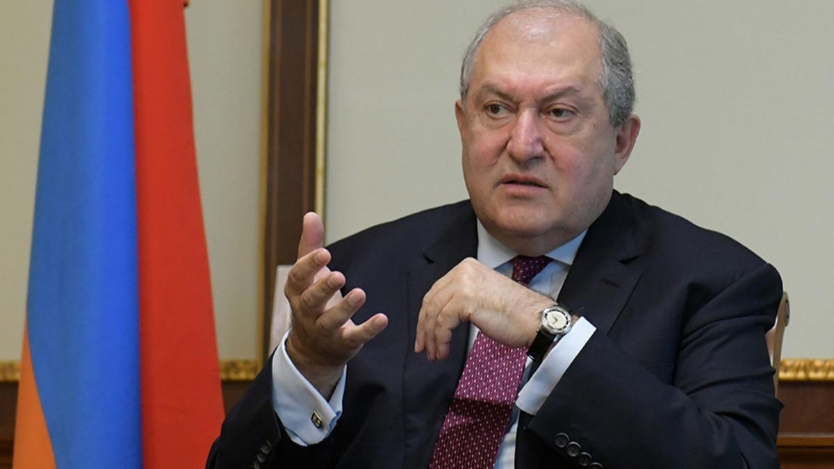 Ermenistan Cumhurbakan Sarkisyan, genelkurmay bakann grevden almay reddetti 