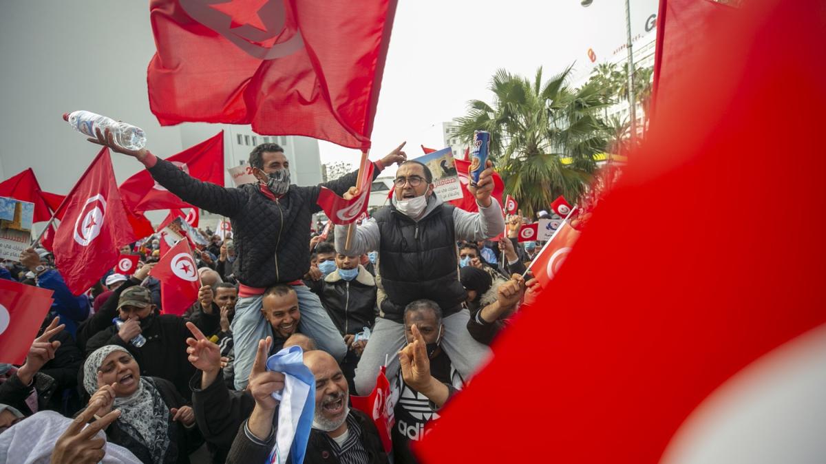 Gannui'den Tunus protestolarna ''devrim'' benzetmesi