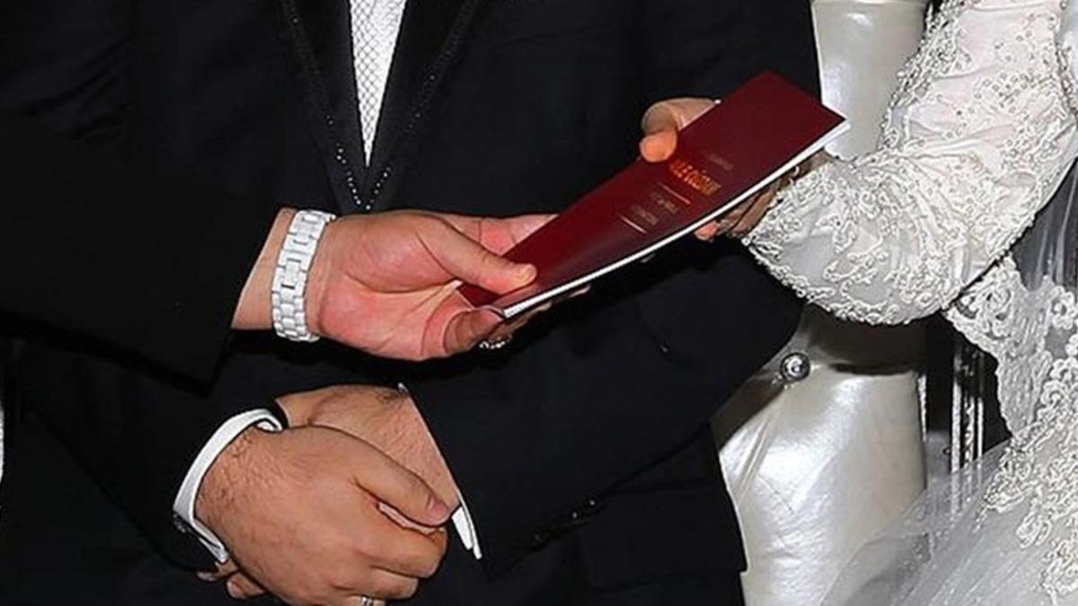 FET'nn evlilik kitab ortaya kt